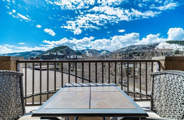 Spacious Seasons Vacation Home Steps To Lift