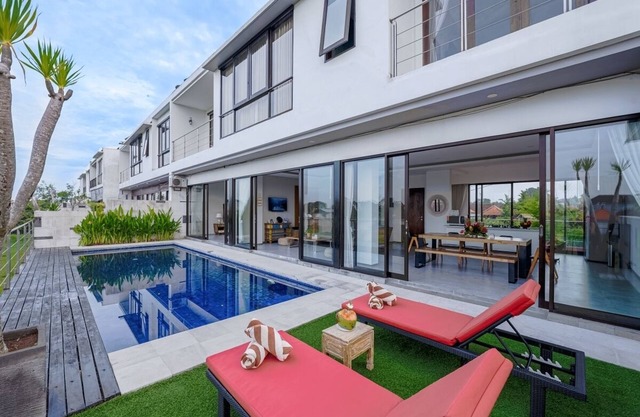 Spacious Seminyak Villa – 5 Bedrooms & Pool