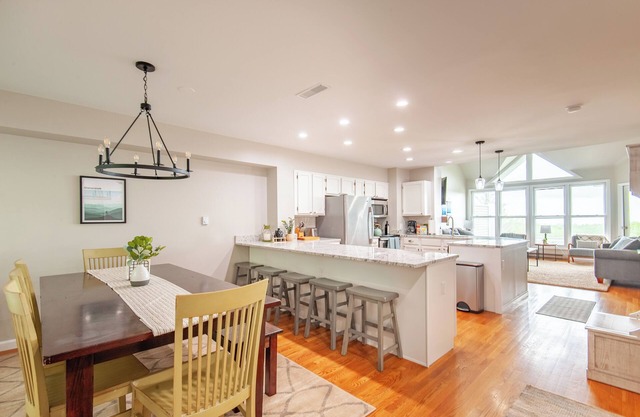 Spacious + Serene Mtn Top Escape, 4 En Suites