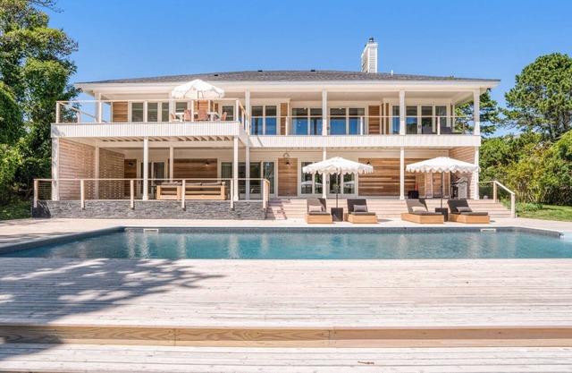 Spacious Southampton Home with Pool and Tennis, Close to Southampton.