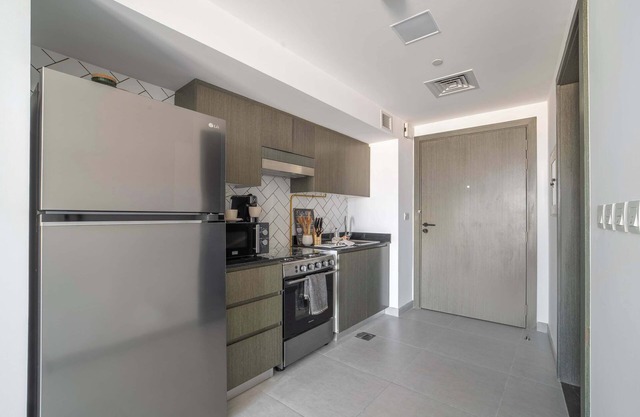 Spacious Studio in Al Barsha South - Sleeps 3!