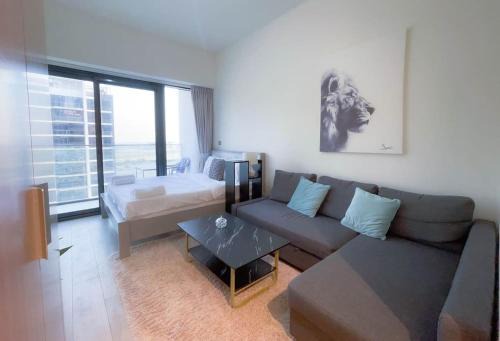 Spacious studio near Downtown