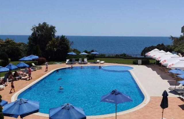 Spacious Studio with a spectacular sea view and swimming pool with mineral water