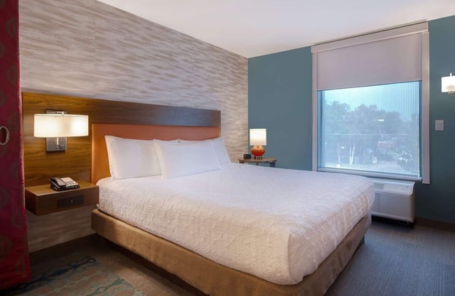 Spacious Suite w/Sustainable Touches Close to Convention Center