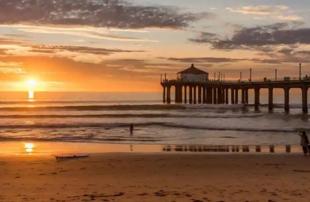 Spacious, sunny 3BDR house Manhattan Beach SAVING 4 DISPLACED FAMILIES LA FIRE!