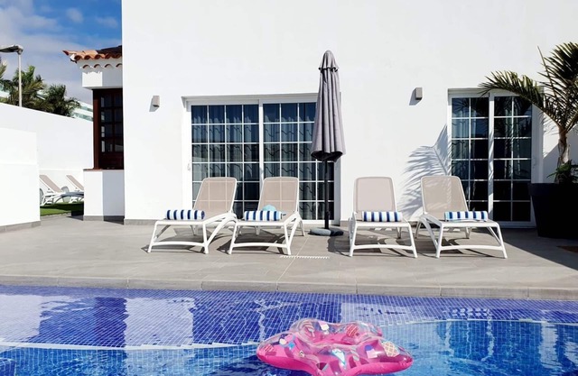 Spacious three bedroom holiday home with pool
