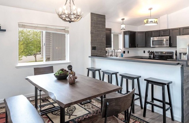 Spacious Townhome in South Anchorage