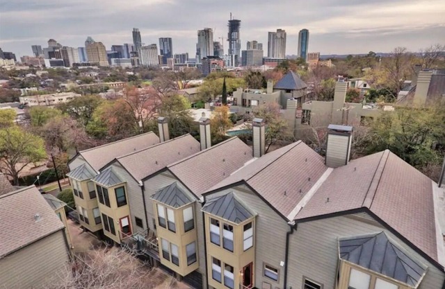 Spacious Townhouse in Clarksville/Old West Austin