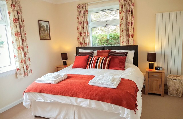 Spacious, tranquil, fully equipped apartment with parking, close to city centre