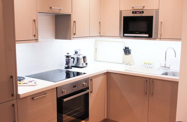 Spacious two-bedroom Apartment w/Kitchen Ideal for Professionals and Families
