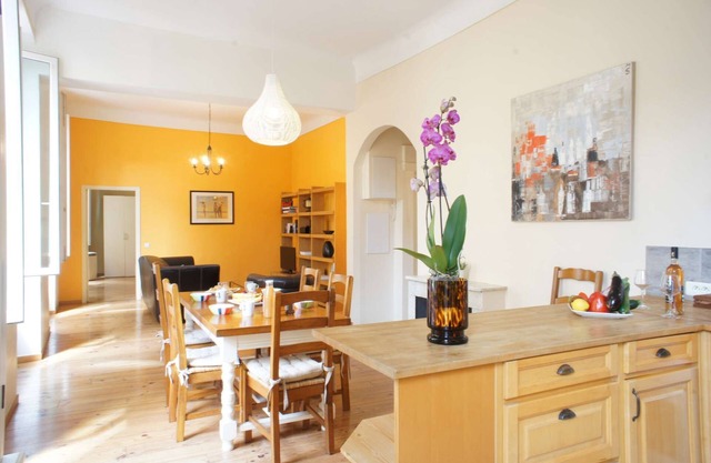 Spacious Two-Bedroom Apartment - Cours Saleya Near Sea