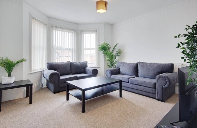 Spacious Two Bedroom Maisonette