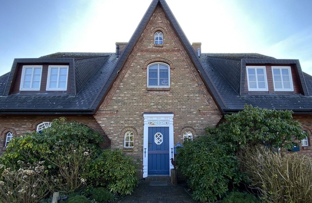 Spacious vacation home with garden for up to 5 people in Archsum.