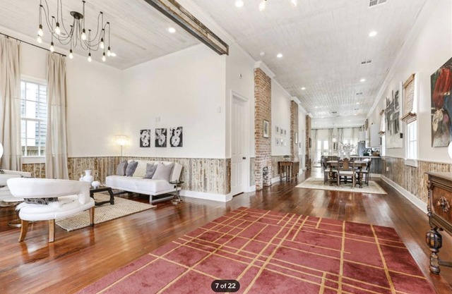 SPACIOUS Victorian One Mile to French Quarter Sleeps 6