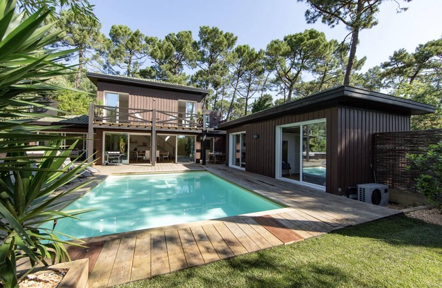 Spacious villa with pool at La Vigne, on the edge of the forest