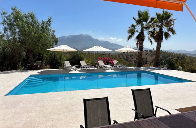 Spacious Villa in stunning setting with panoramic lake and mountain views.
