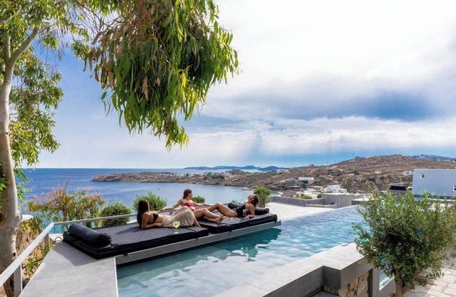 Spacious Villa with Private Pool & Shared infinity pool, Sea view, Gym, Pool-bar