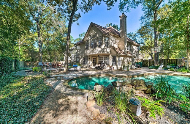 Spacious Woodlands Home: Pool & Outdoor Oasis