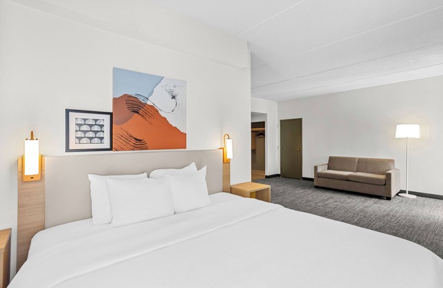Spark by Hilton Des Plaines Chicago O'Hare