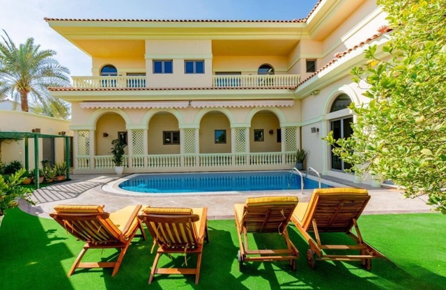 Sparking signature Beach front villa reverera mediterian style in Palm Jumeirah