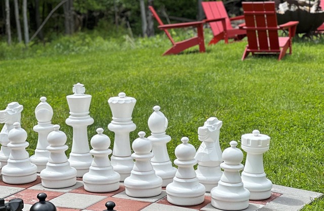 Sparkling Bespoke Cabin, Hot Tub, Firepit, Giant Chess Set, Early Check-In!