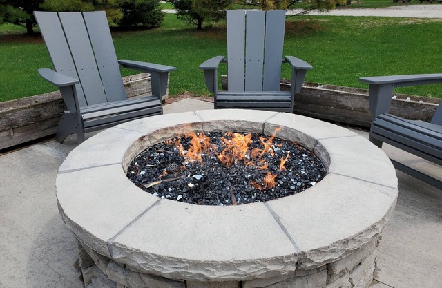 Sparkling Clean, Ideal Location includes use of Indoor & Outdoor Pools