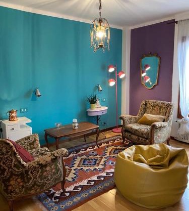 SpazioViola appartamento intimo boho style uno spazio magico per l'energia che si respira in un palazzo della vecchia Bologna Qui nulla è perfetto ma tutto racconta No Wi-Fi No aria condizionata