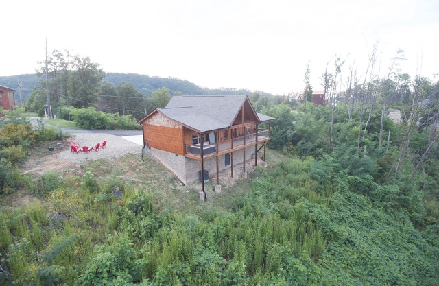 Special Fall Rates - Location, Luxury Cabin, Views, Hot Tub, Fire Pit, 5 Stars