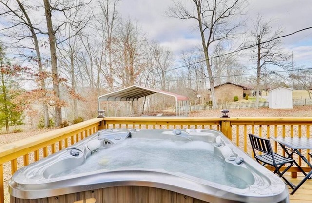 Special February Rates! Stylish Updated Home With Hot Tub And Large Yard.
