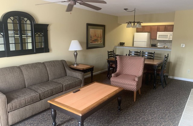 Special Holiday Rates. 4BDR townhouse (12) in Historic Powhatan 💕