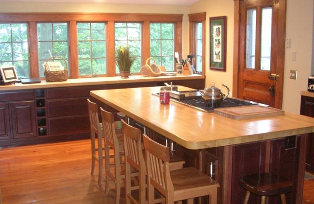 Special lovely home for wedding, shopping, hiking, golfing, skiing and reunions