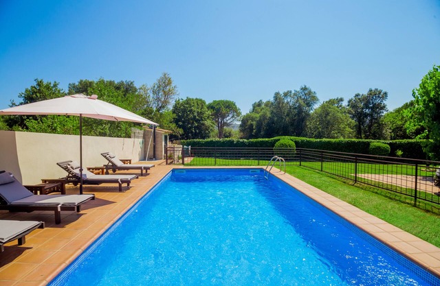 SPECIAL OFFER - LARGE GARDEN RURAL ENVIRONMENT WITH IDEAL FAMILY PRIVATE POOL