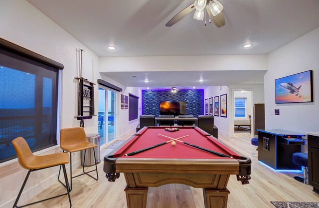SPECIALS! THEATER LAKE VIEWS HOT TUB SILVER DOLLAR CITY