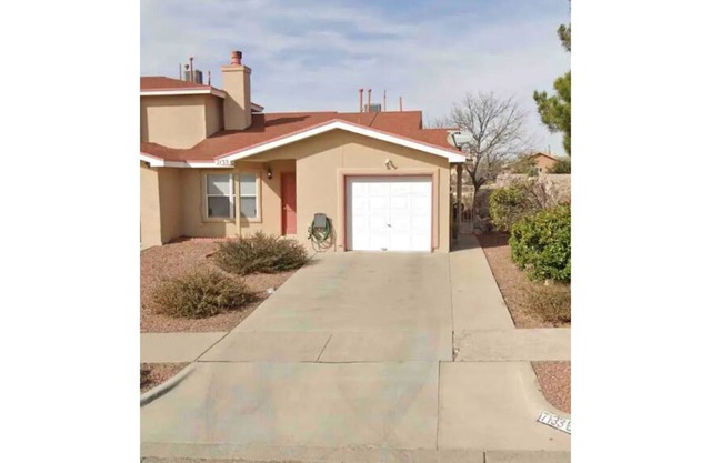 Spectacular 2BR Gem Easy Access to I-10, Malls!!