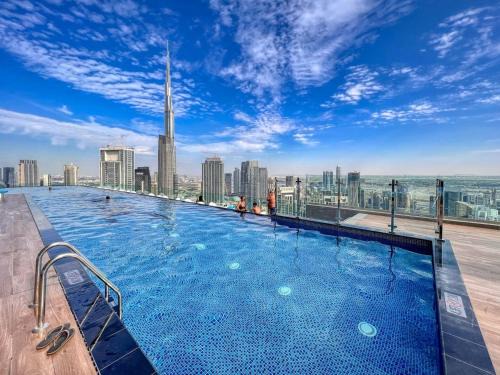 Spectacular Burj View from Infinity Pool
