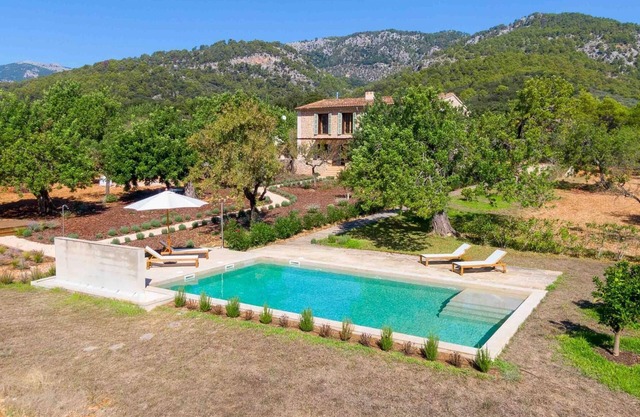 Spectacular finca with private pool in Selva.