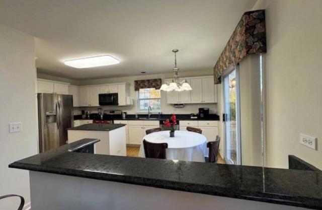 Spectacular Home, pool table,6 TVs,King/Queen beds