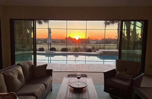 Spectacular Hot Tub w/Pool Home on Beautiful Golf Course View,BBQ, & WiFi!