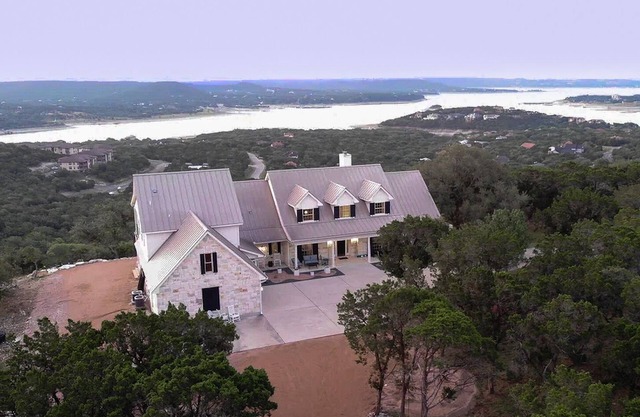Spectacular Lake Travis views on Private Hilltop, Family Friendly Ranch