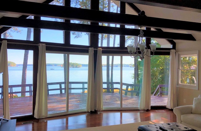Spectacular Long-Range Main Lake Views