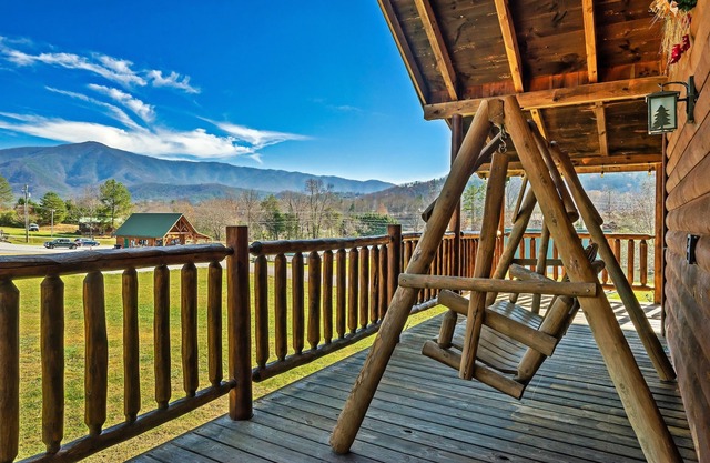SPECTACULAR MTN Views + HOT TUB/Pool Table/PVT Pond