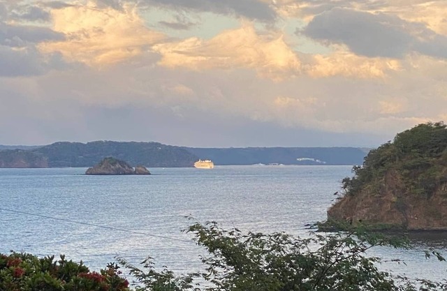 Spectacular Ocean View, Private Pool above the Beach, 35 Minutes from Airport