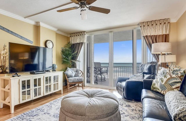 Spectacular Oceanfront Condo Oasis