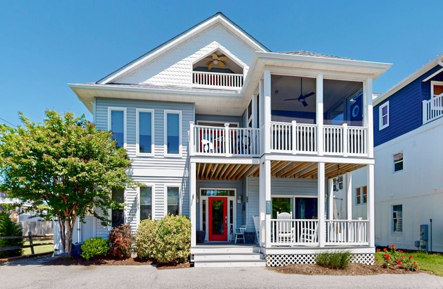 Spectacular pet friendly house walk to beach w/ocean views, private pool