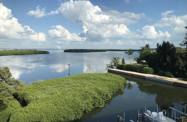 Spectacular Sarasota Bay Views from all rooms