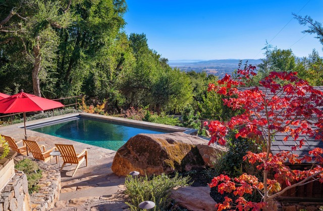 Spectacular Stone Pool/Spa. Views to The Bay. Near Sonoma Plaza. Ambiance plus!