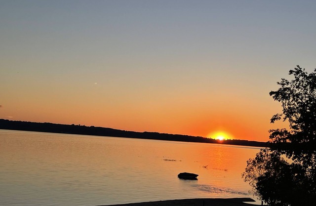 Spectacular sunset views overlooking the beach & east bay! LAST MINUTE SPECIAL!