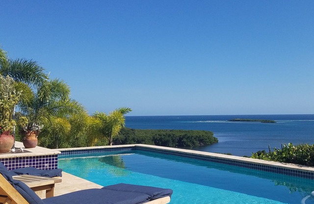 Spectacular view from this splendid secluded House overlooking the Caribbean.