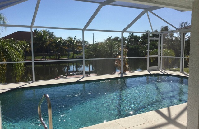 Spectacular views on a Gulf access canal!