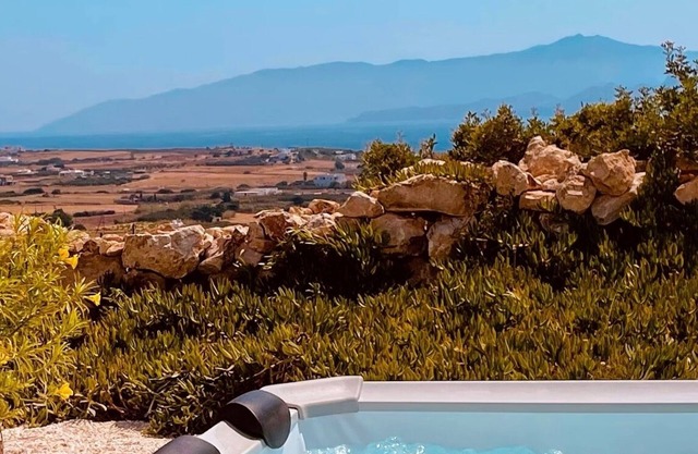 Spiti up in Paros Naousa